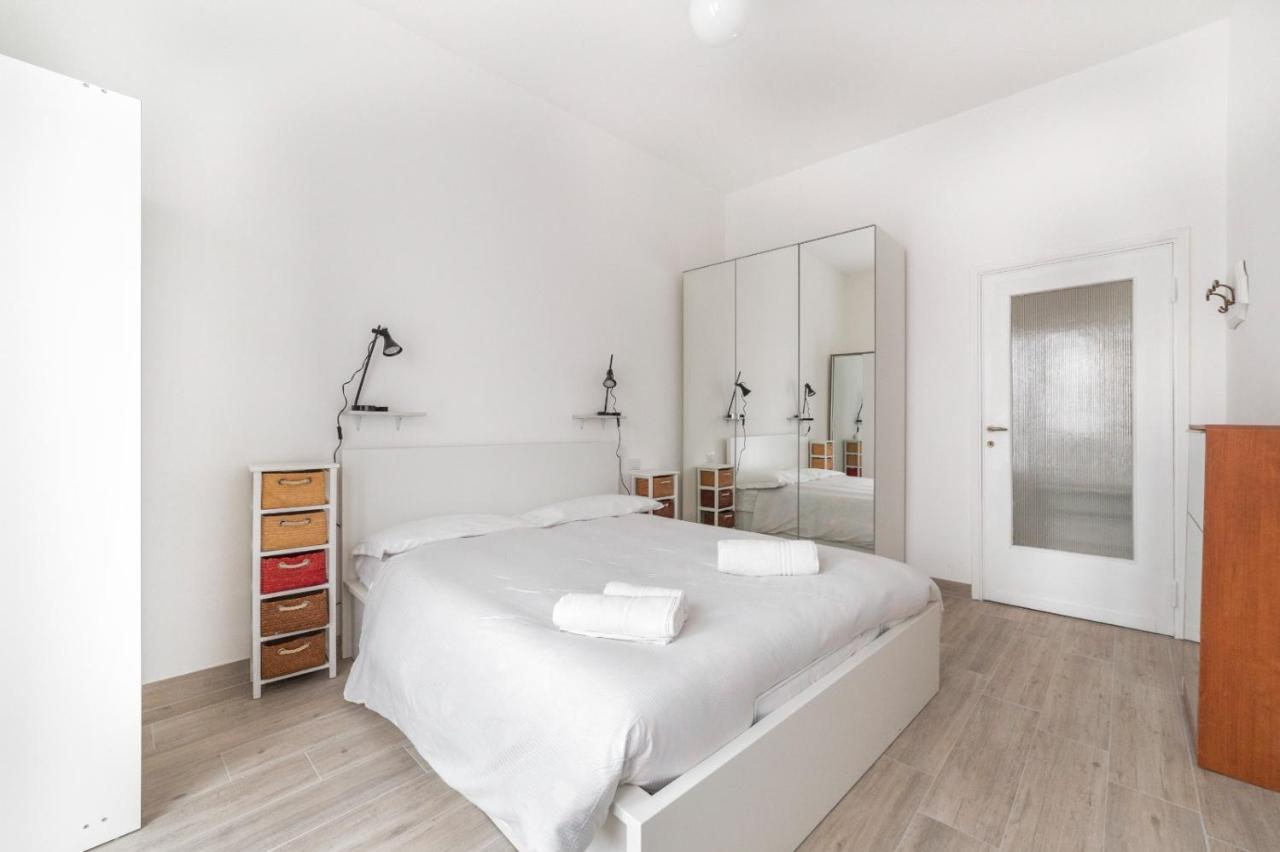 Sant'Ambrogio Bright Apartment With Terrace Milan Exterior photo
